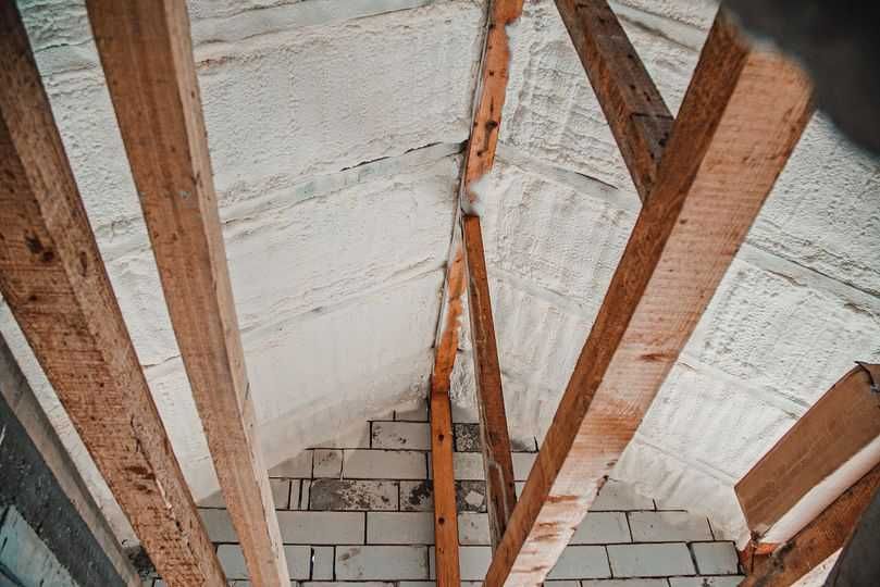 Izolație cu Spumă Poliuretanică – Confort și Economie pentru Casa Ta