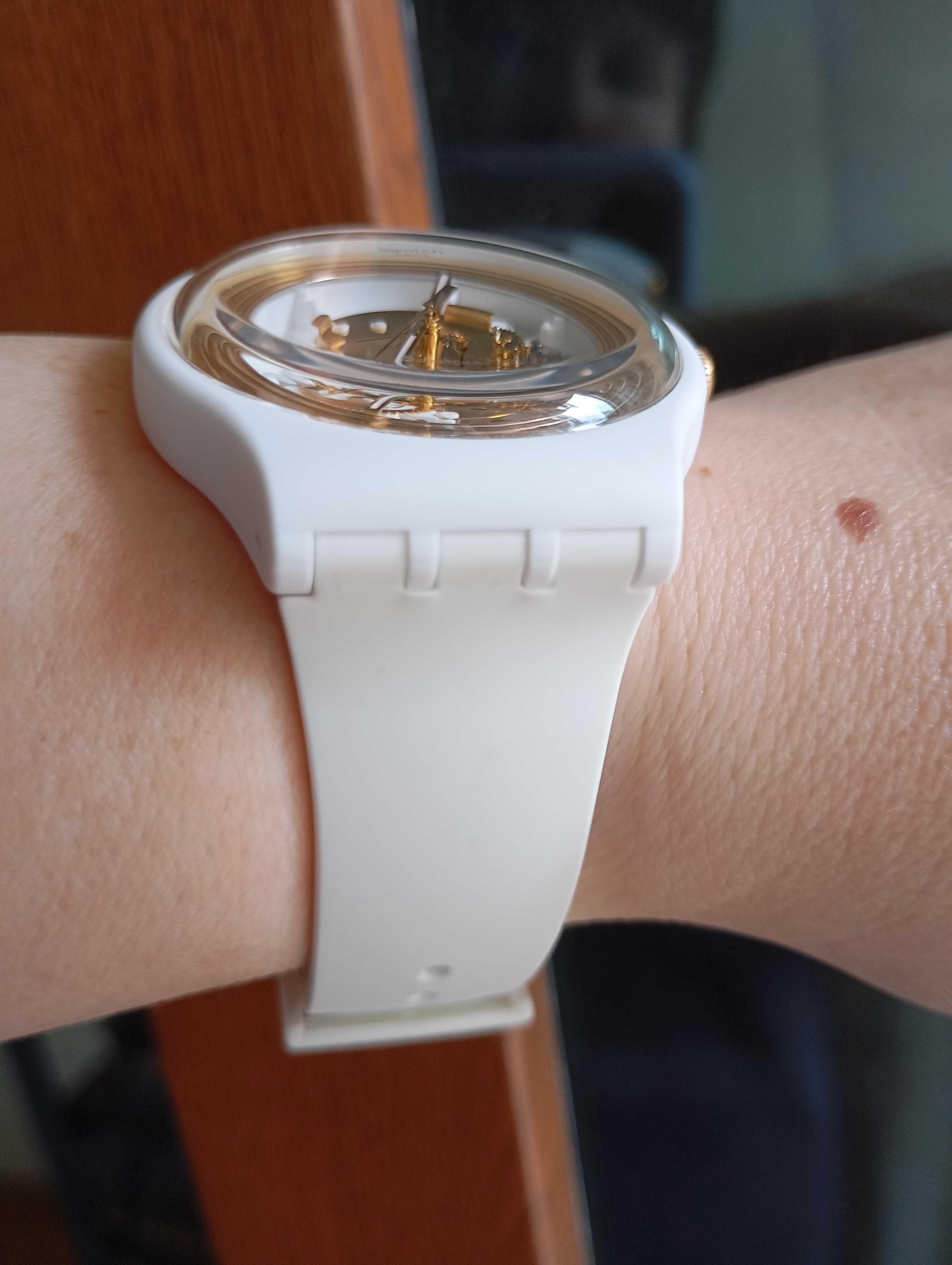 Часовник дамски Swatch Golden Rings White. SO29W107.