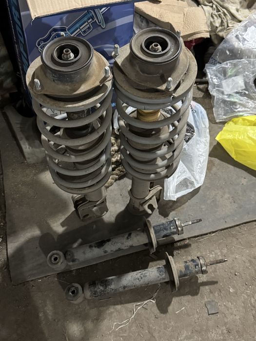 Продам комплект стоек на ваз