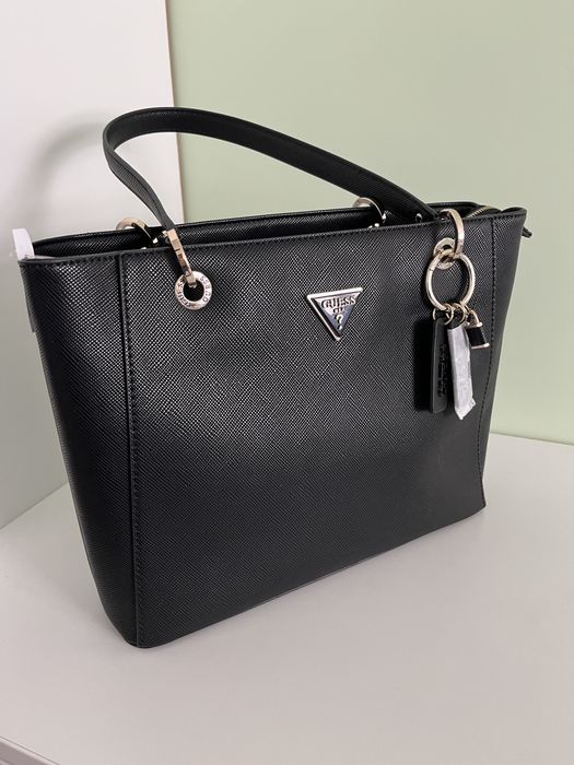 Нова чанта GUESS Noelle