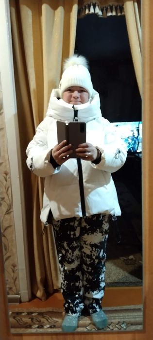 Продам куртку+штаны+шапка+шарф зима,модная стильная!