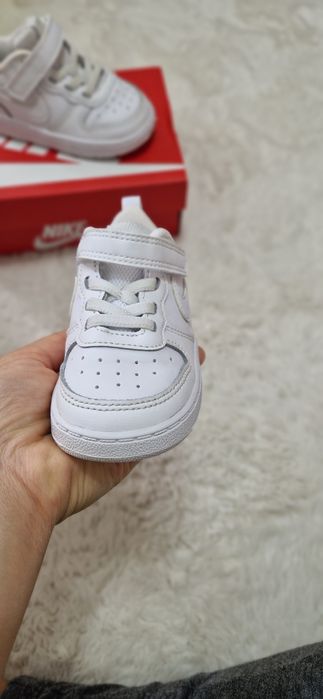 Adidași Nike, mărimea 22.