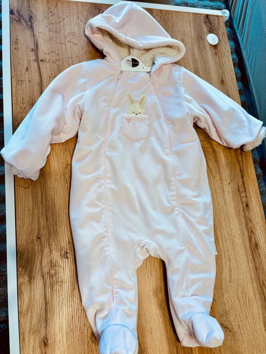 Топъл гащеризон с качулка в бонбонено розово - 9-12 месеца