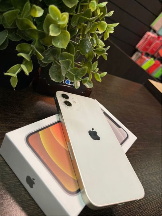 Продам Iphone 12 в идеальное состояние