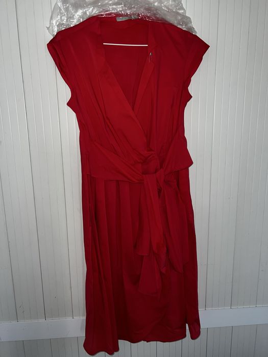 Красное элегантное платье