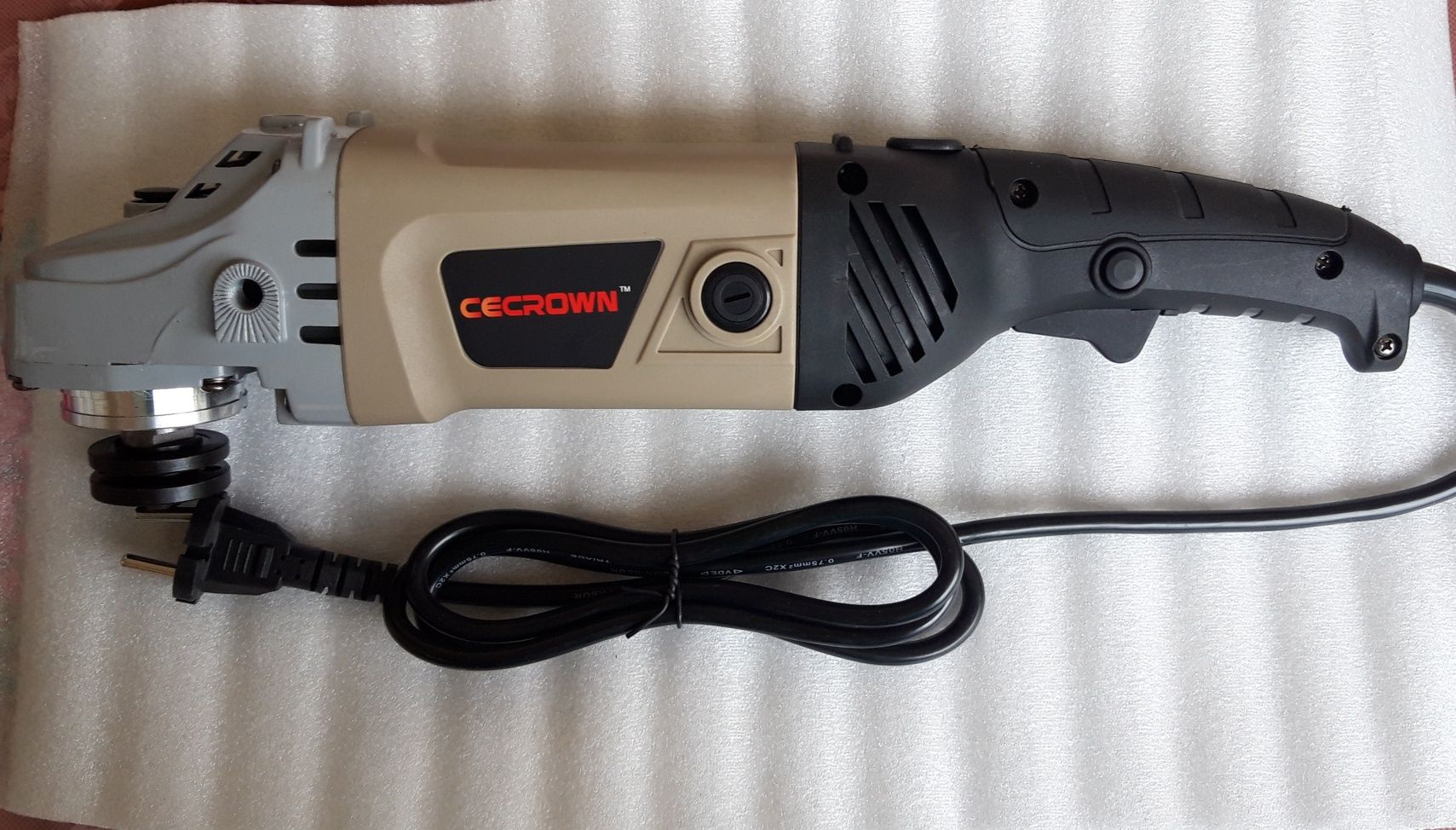 Болгарка CECROWN 180. Bolgarka