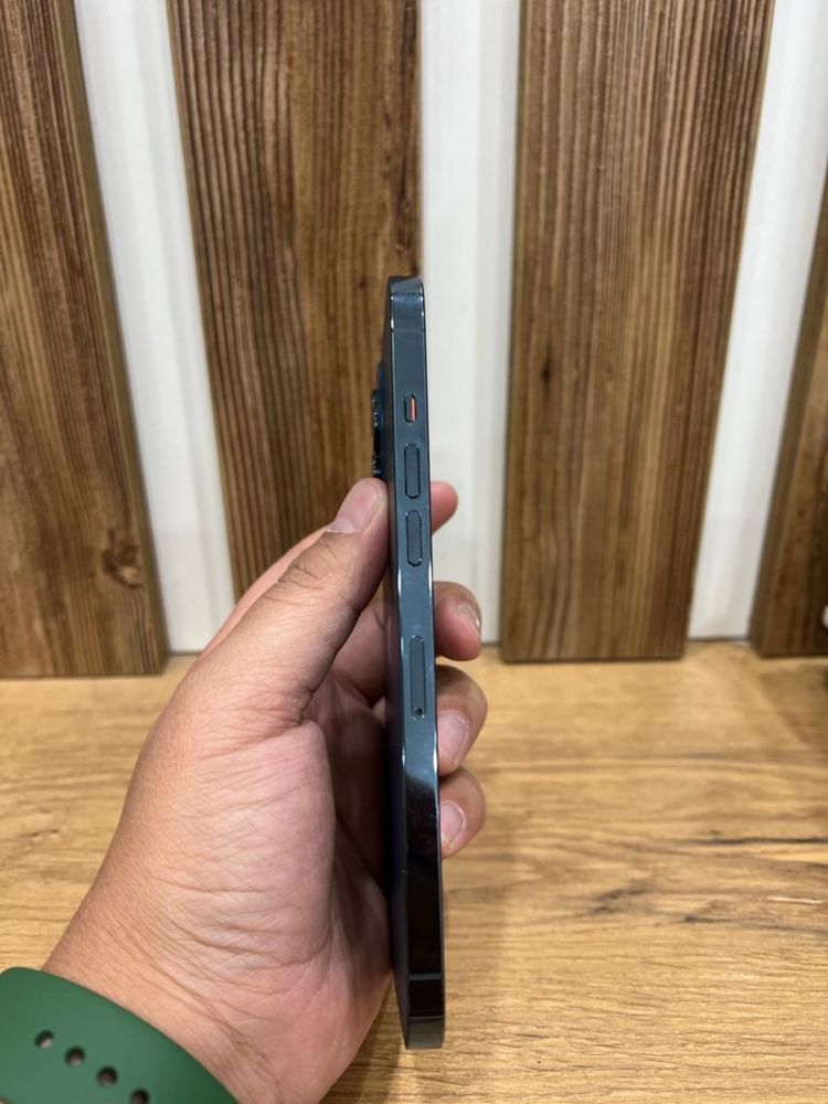 Продам IPhone 12 Pro Max