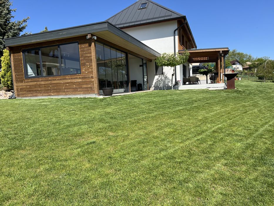 De Inchiriat Villa pt Revelion pe malu lacului Geaca jud cluj