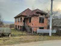 Casă de vânzare în Prilog, comuna Orașu Nou – 20.000 EUR (negociabil)
