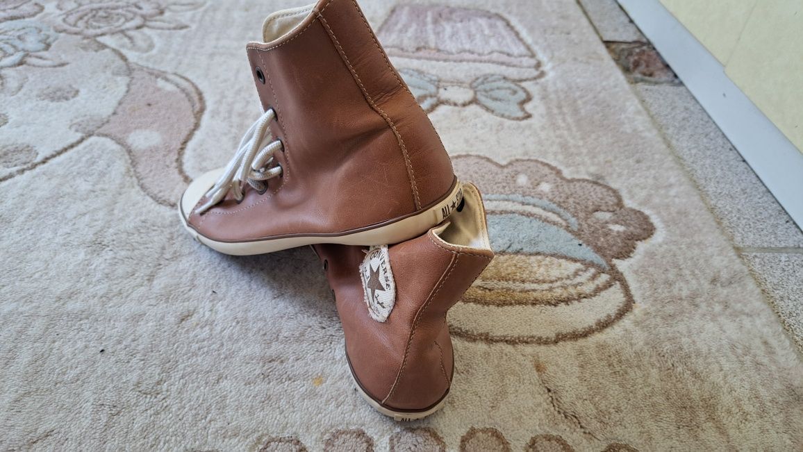 Кецове Converse страхотен цвят