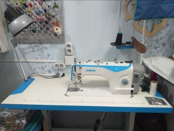 Промышленная швейная машинка Jack F4