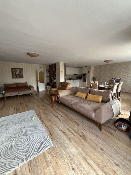 Продава се Четиристаен апартамент в Варна, Базар Левски - 200 кв.м за 2900 €/кв.м - Снимка #1