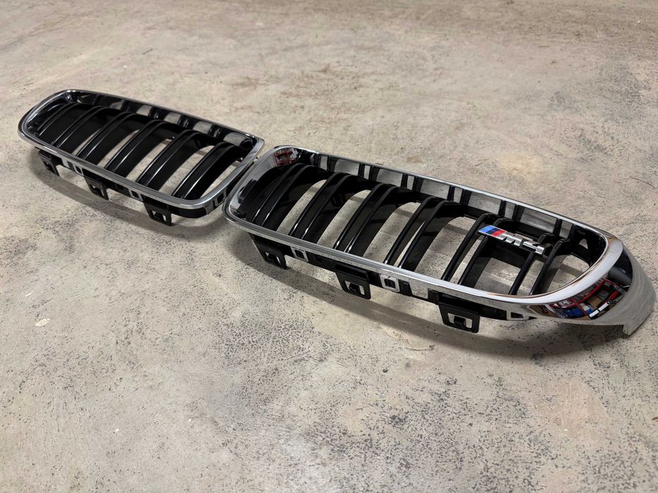 OEM бъбреци/решетки броня BMW F82 M4