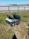 Tractoras tuns iarba