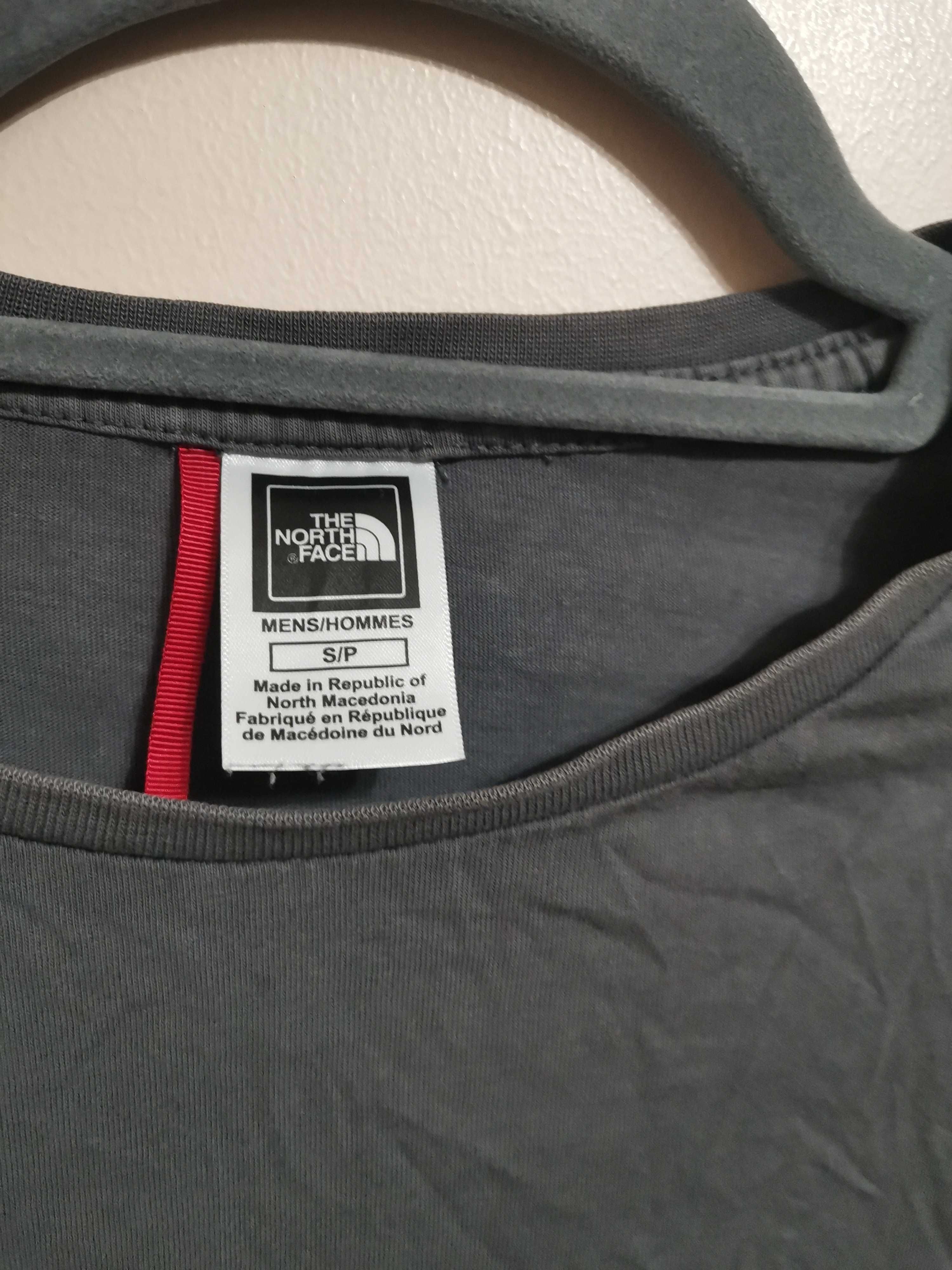 3 броя The North Face T shirt.