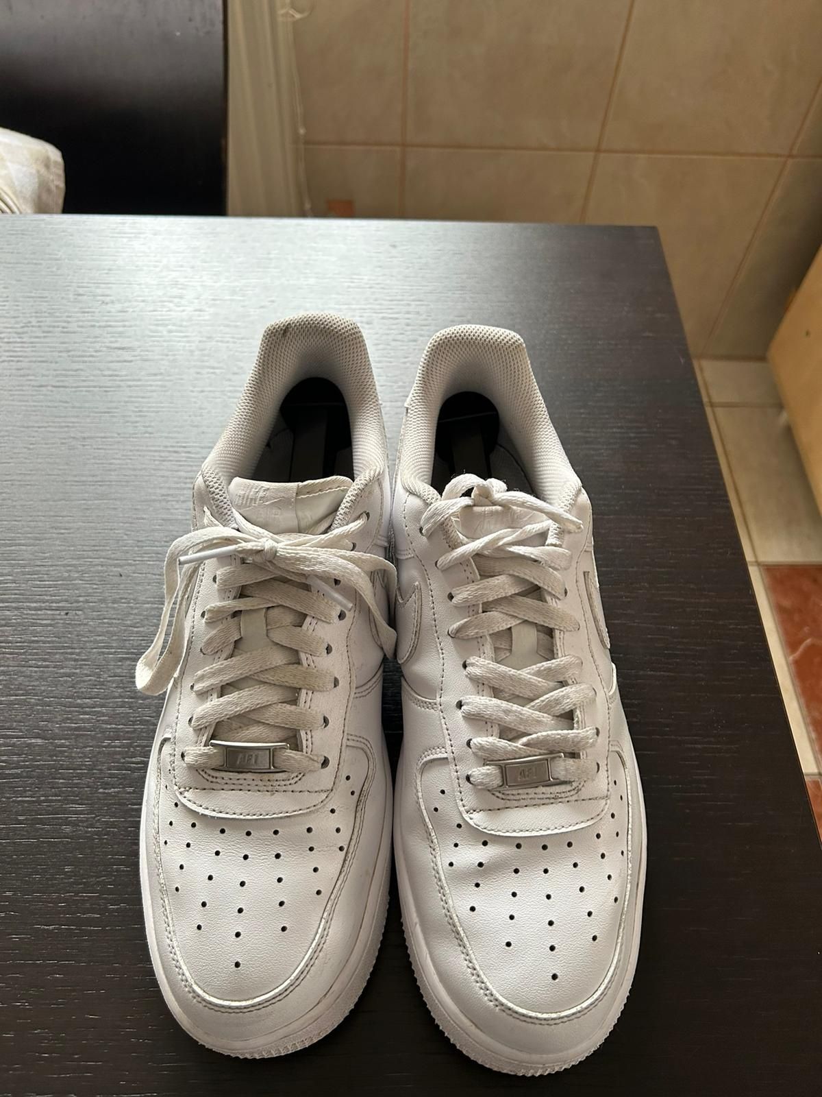 Vand  nike air force 1 low triple white
Marime 42
Conditie:9/10
De pre