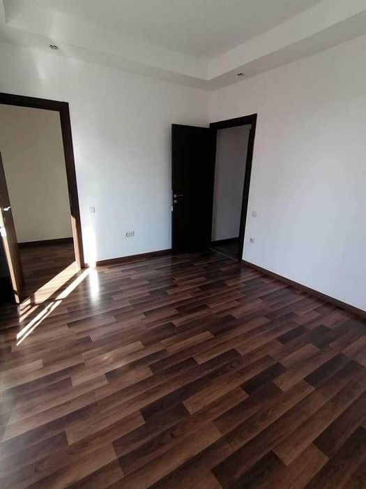 Apartament 3 camere semi-mobilat cu vedere la piscină in Cosmopolis