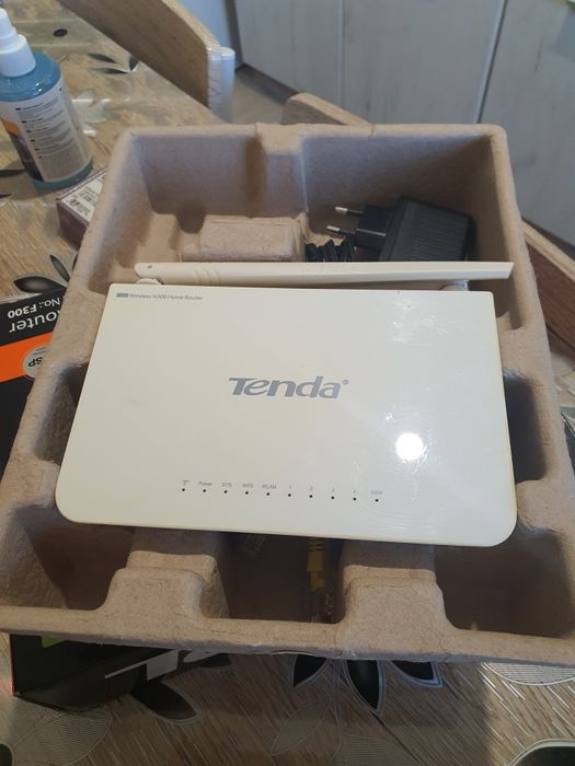 Vând ruter Tenda F300