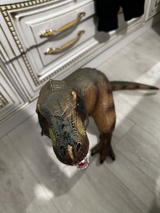 Игрушка динозавр