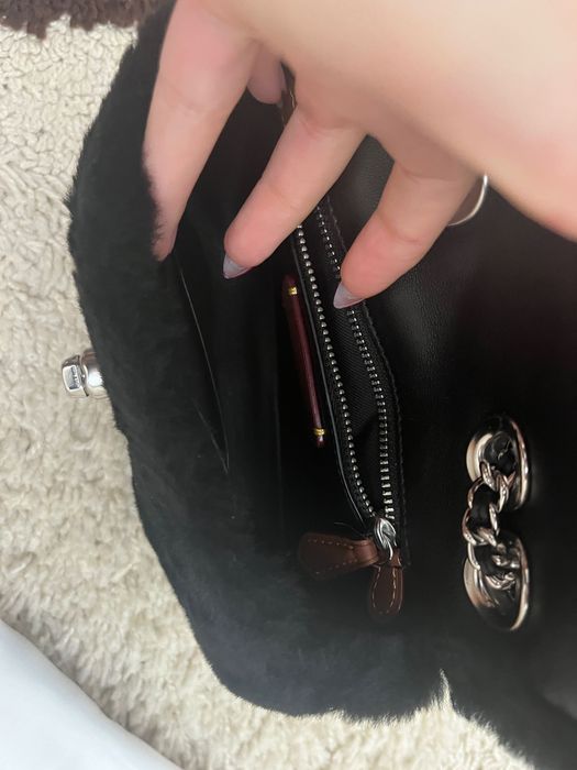 Coach Pillow Madison 18 черна пухена чанта