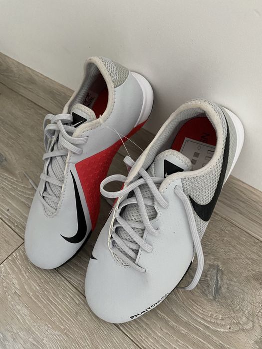 adidasi Nike nr 36