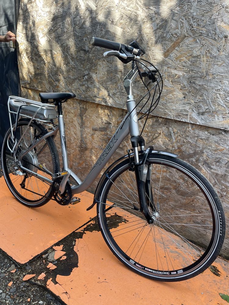 Bicicleta trek  cadru dama roti 28” electrica ca in poze