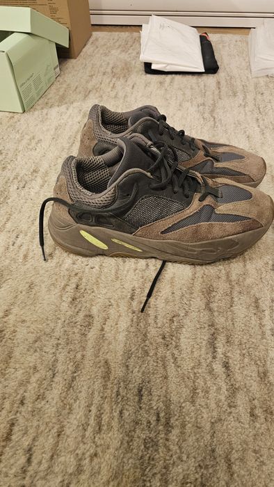 Yeezy Mauve 700 marime 44