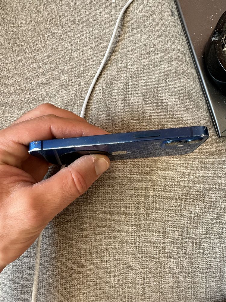 Продавам Iphone 12 mini