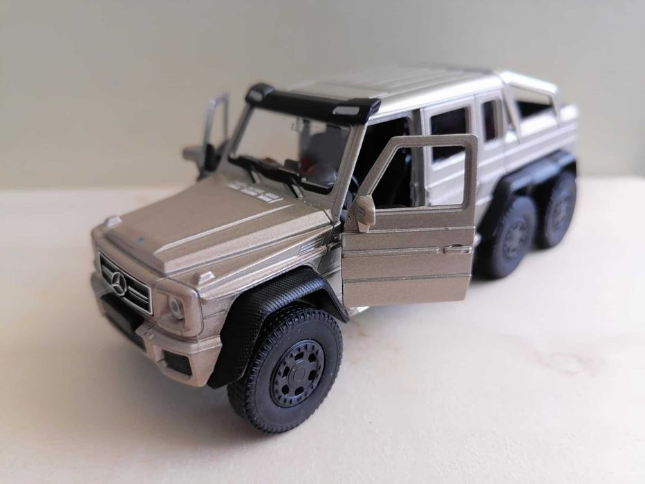 Мерцедес Г клас 6х6 мащаб 1:34.