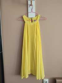 Ефирна жълта рокля с плисе