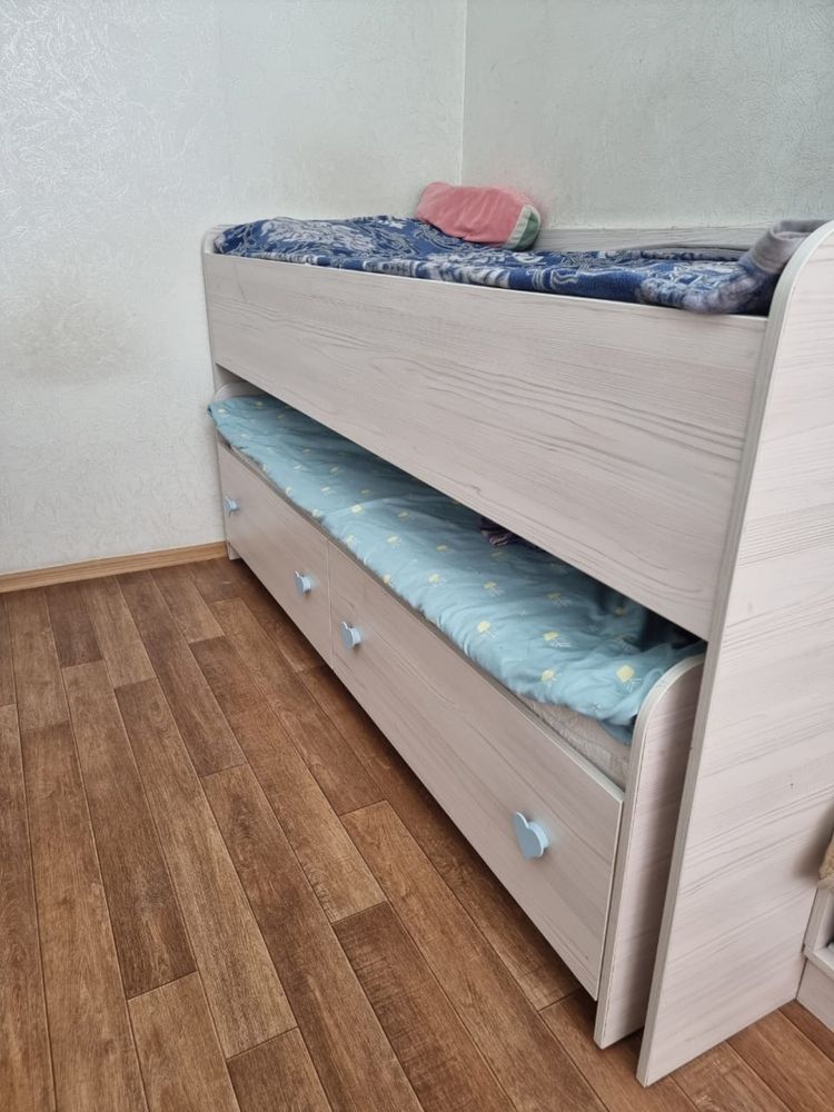 Продам двухярусную кровать