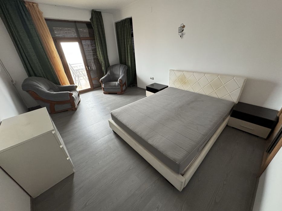 Pat + comoda, noptiere si fotolii