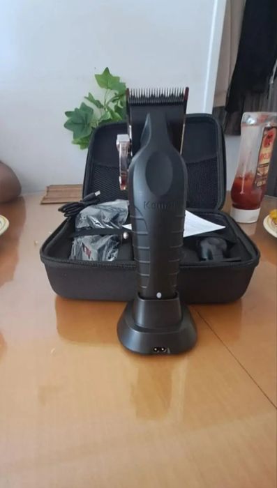 Mașină de tuns Kemei – Nouă, profesională