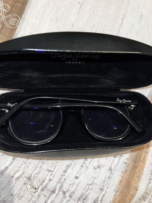 Vând ochelari de vedere