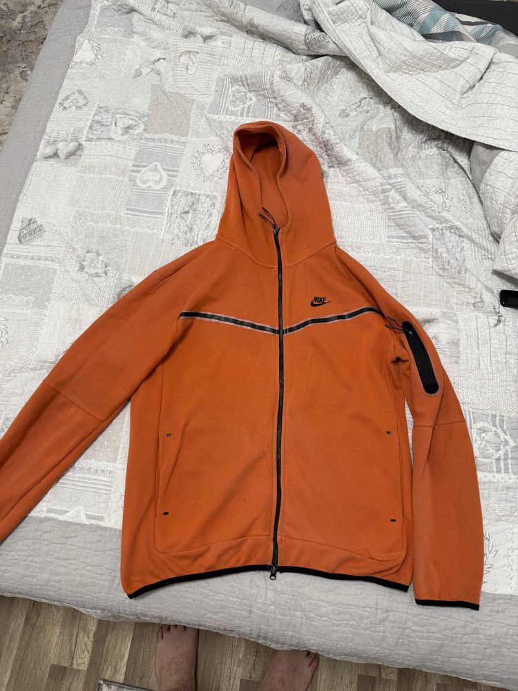 Продавам nike tech fleece