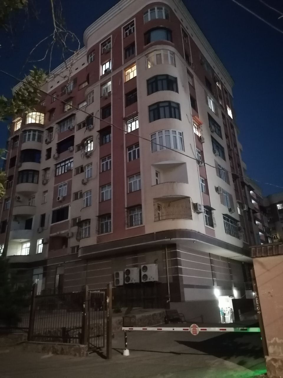 Manzili yahshibjoyda joylashgan bolib qulay maktab bohcha
