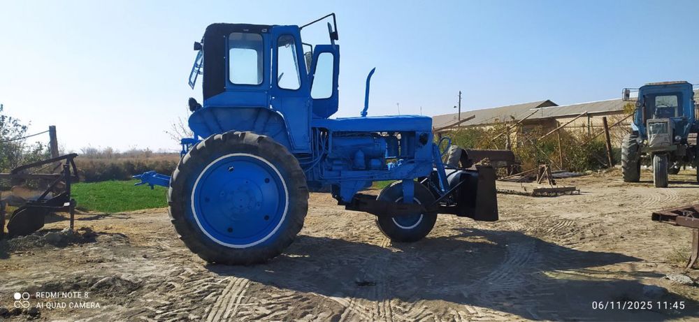 Трактор сотилади