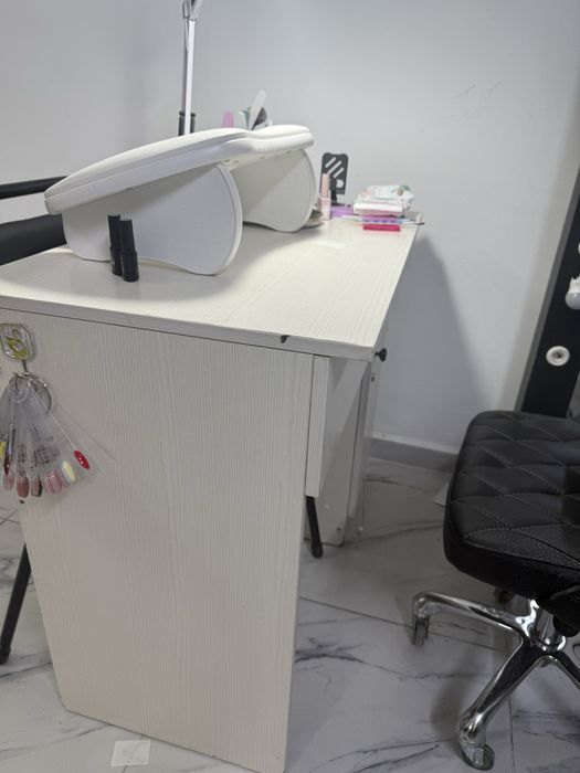 Маникюрный стол