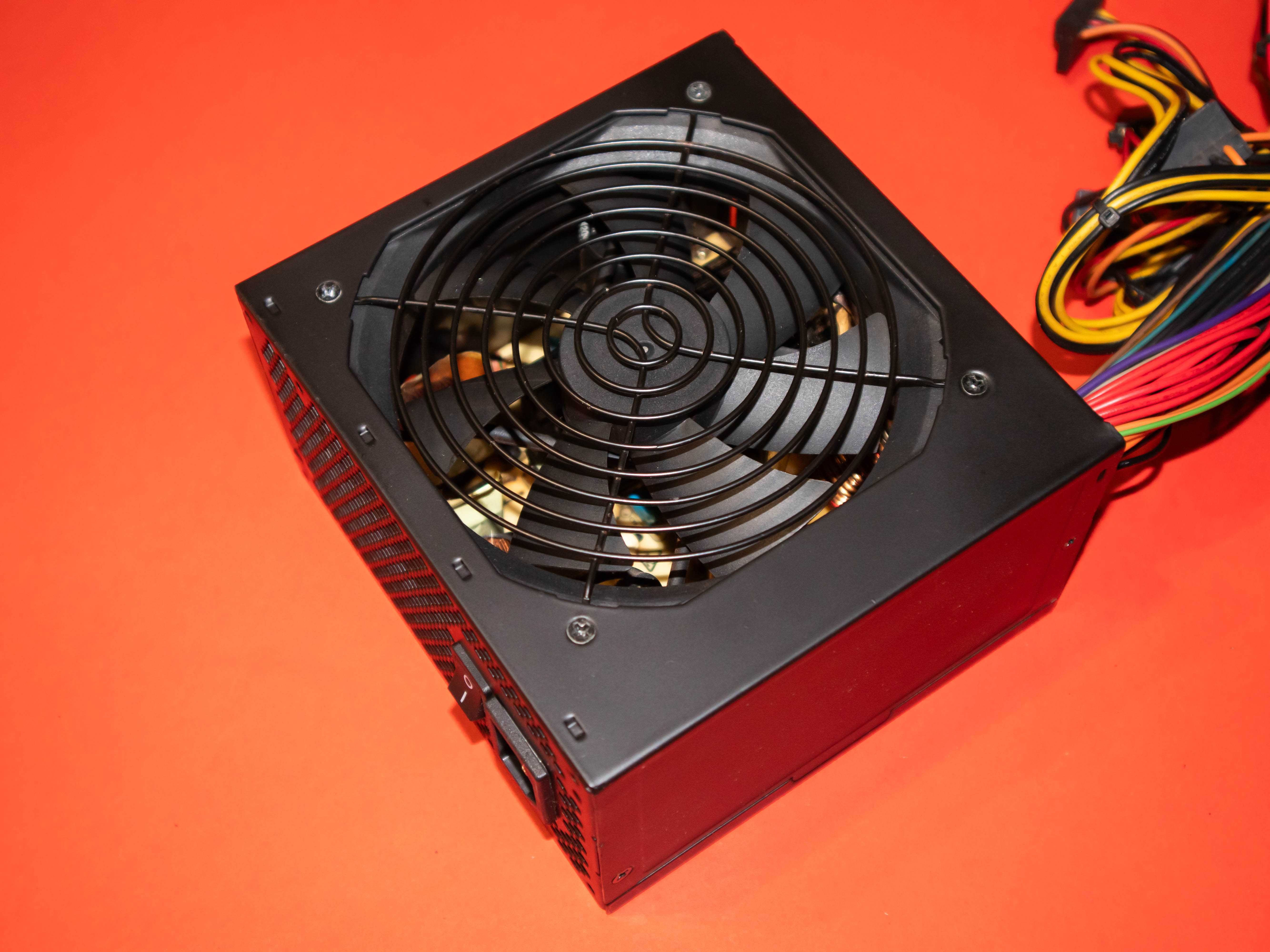 FSP FSP700 / 750W / 80PLUS Gold / 88 Efficiency / ATX захранване