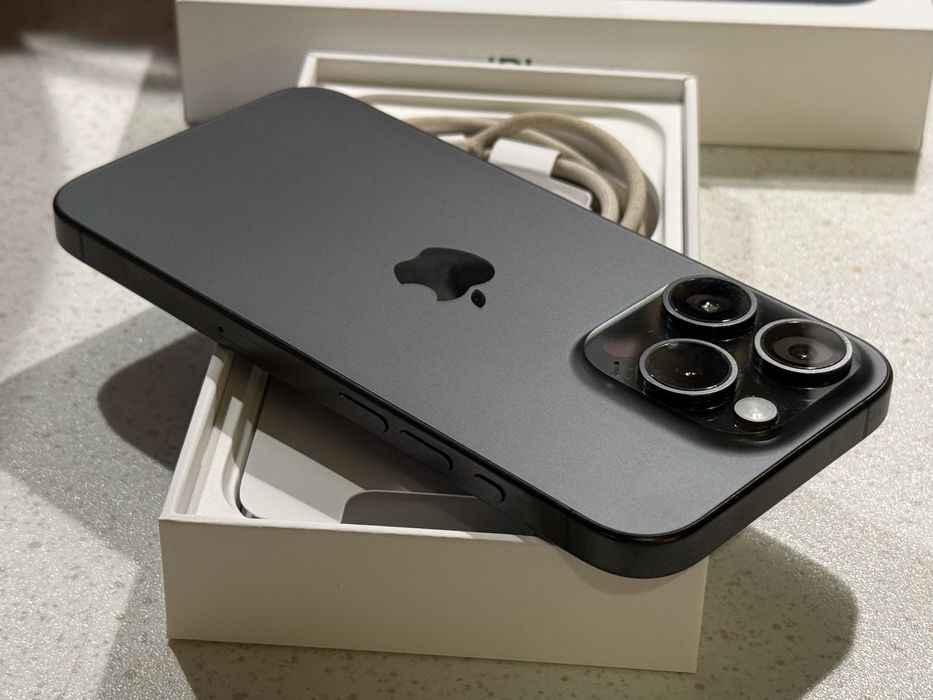 iPhone 15 Pro 128GB Black Titanium – Перфектен, Гаранция, 90% Батерия!