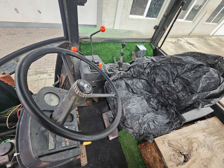 De vanzare tractor John Deere 3040