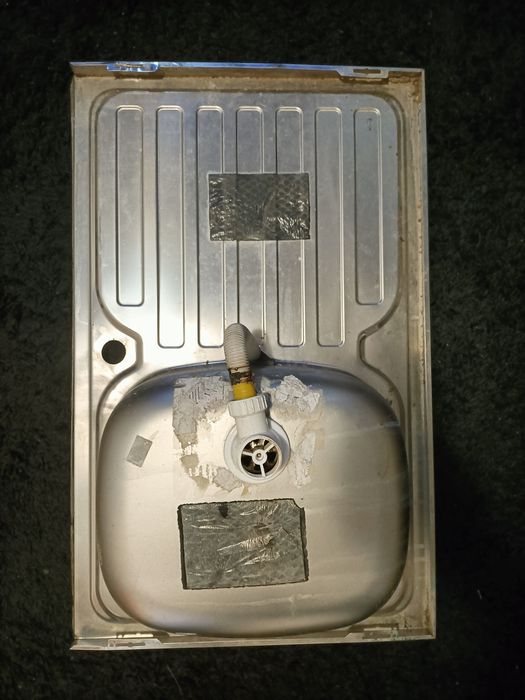 Vând chiuveta inox Pyramis