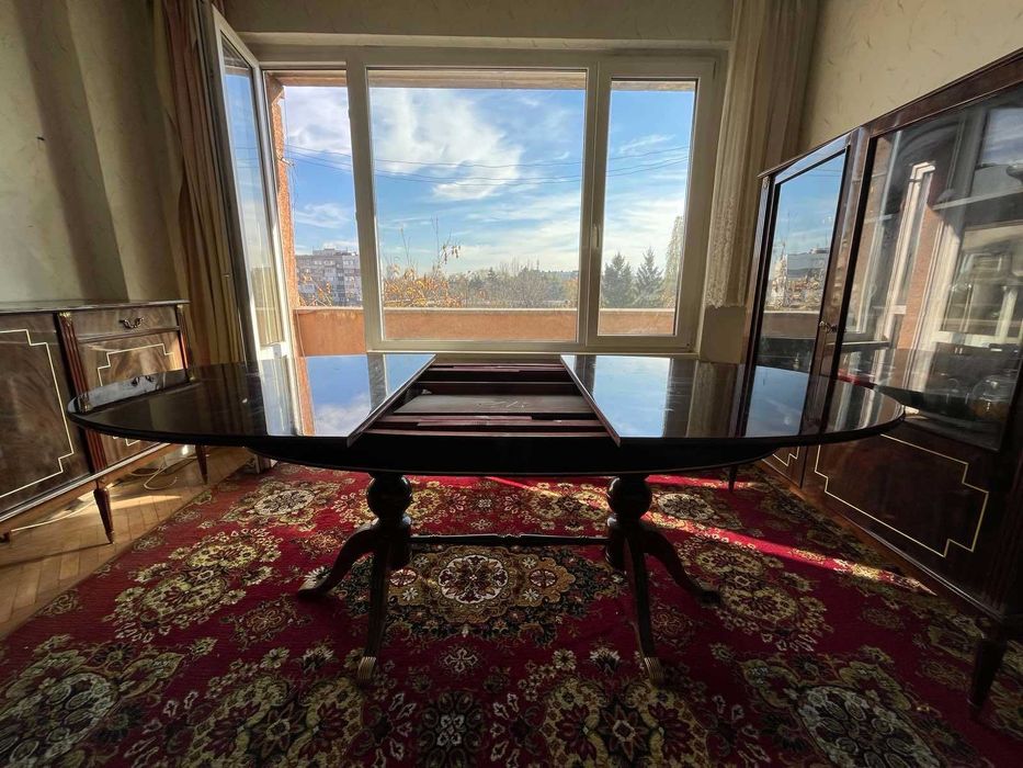 Старинна, антична, ретро разтегателна маса със столове