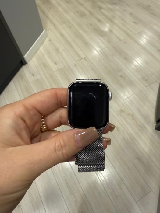 Apple Watch SE (1-го поколения), 40 мм, алюминий, GPS