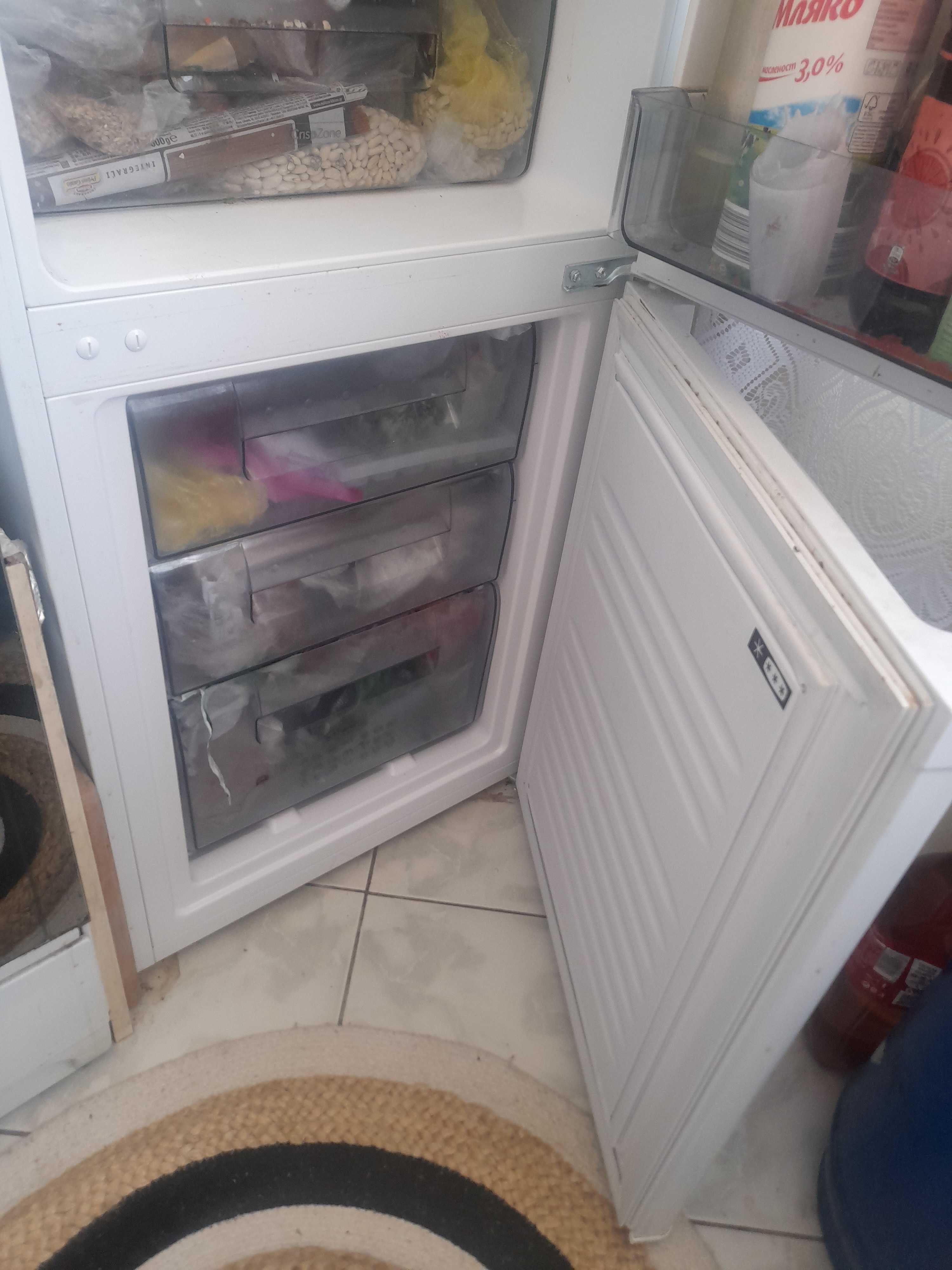 Хладилник с фризер горение 150на 55 на 55 здрав и поддържан