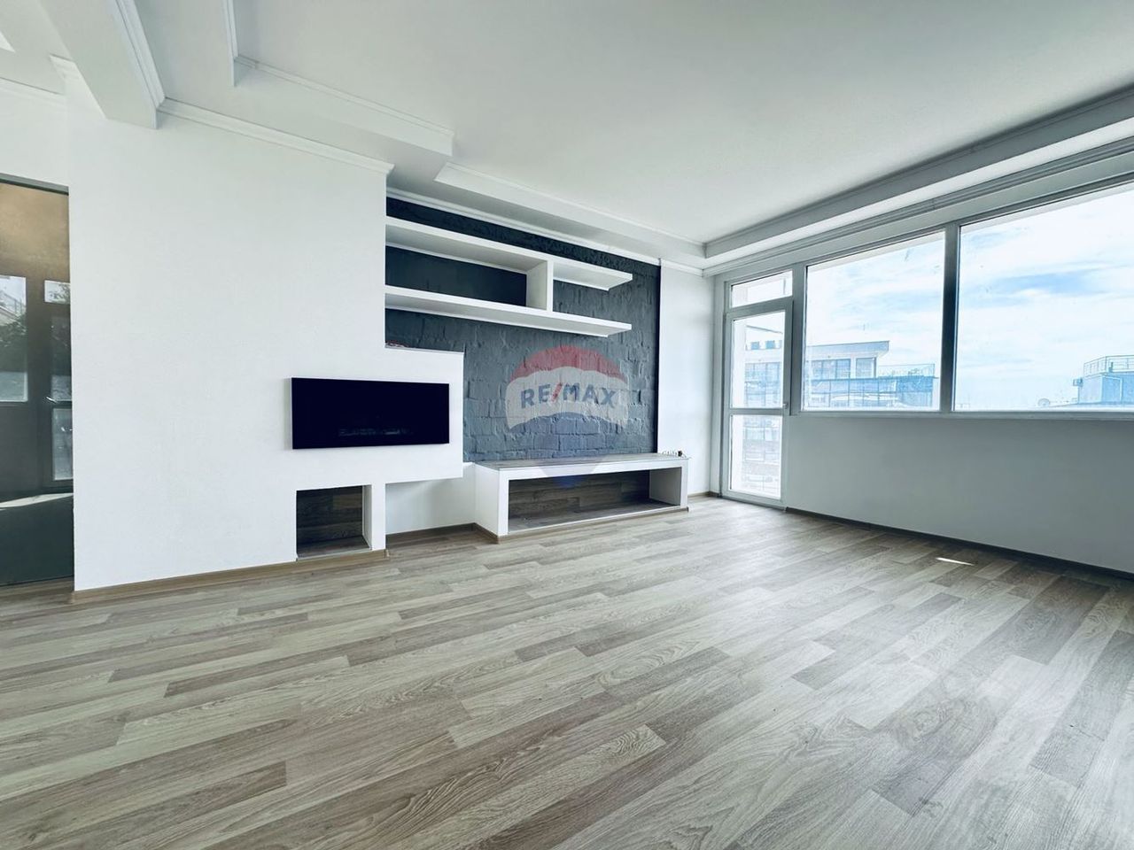 Продава се Тристаен апартамент в Балчик - 106 кв.м за 1271 €/кв.м - Снимка #2