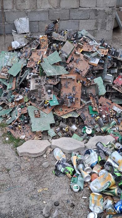 Скупаю платы микросхемы в количестве и обьеме