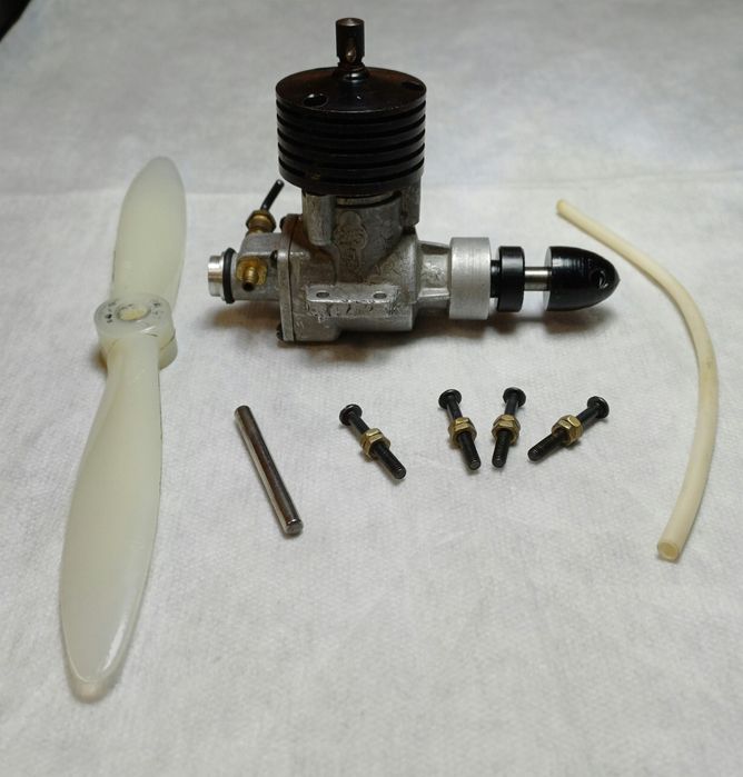 Vând motor diesel nou 2,5 cm³ modelism