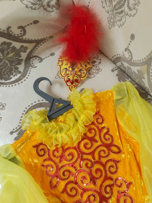 Национальное платье для девочки с головным убором и туфлями