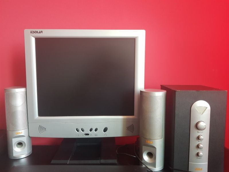 Монитор 17 inch(44cm) Itsolar LCD+подарък буфер и компютър